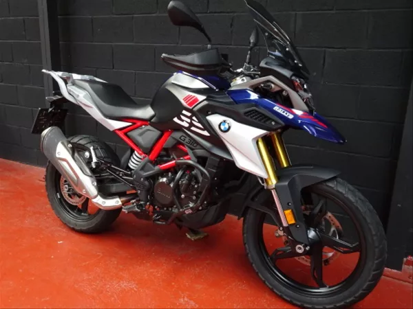 BMW G310GS 2022 con 16.000 km. Moto trail ligera, manejable de la gama GS. Apta para el carnet A2.Cúpula alta y defensas anti caída. Financiación. Madrid