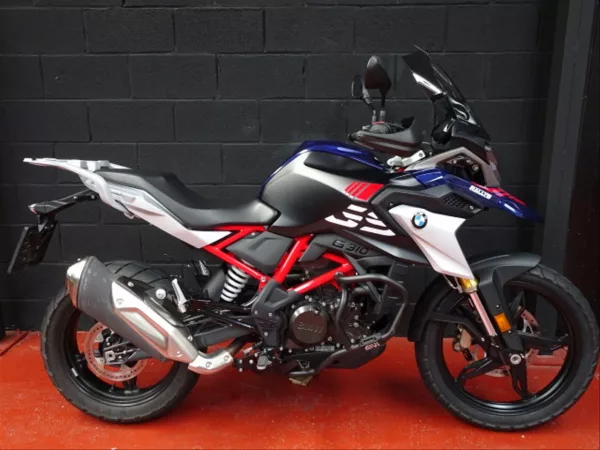 BMW G310GS 2022 con 16.000 km. Moto trail ligera, manejable de la gama GS. Apta para el carnet A2.Cúpula alta y defensas anti caída. Financiación. Madrid