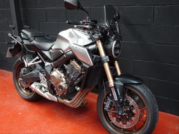 Honda CB650RA 2019 segunda mano en oferta al mejor precio financiación sin entrada. Moto naked sin limitar. Full Gas Motor. Mejorada del Campo. Madrid