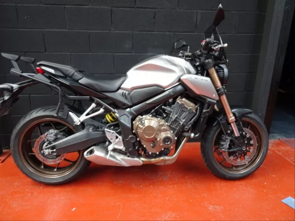 Honda CB650RA 2019 segunda mano en oferta al mejor precio financiación sin entrada. Moto naked sin limitar. Full Gas Motor. Mejorada del Campo. Madrid