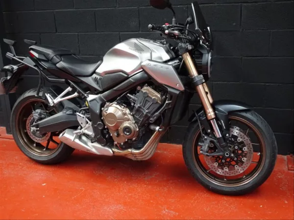 Honda CB650RA 2019 segunda mano en oferta al mejor precio financiación sin entrada. Moto naked sin limitar. Full Gas Motor. Mejorada del Campo. Madrid