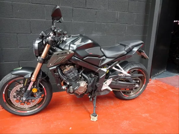 Honda CB650R 2022 – Limitada para el carnet A2 año 2022 con 28.400 km limitada para el carnet A2. Control de tracción y ABS al mejor precio Madrid