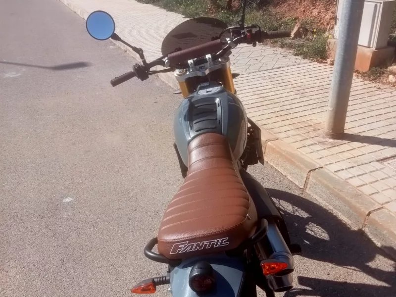 SE VENDE FANTIC CABALLERO DELUXE 125 CC