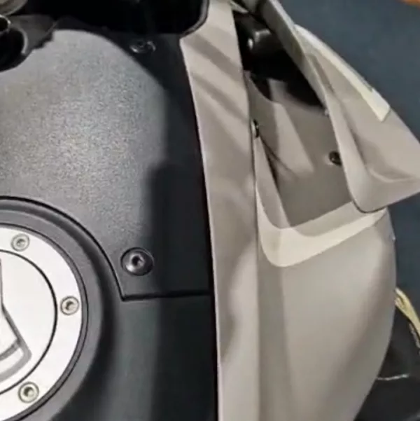 Deflector aerodinámico derecho abierto Moto Guzzi V100 Mandello Aviazione Navale de colección numerada
