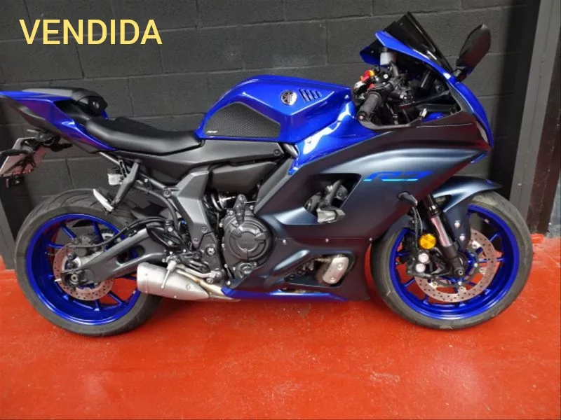 YAMAHA R7