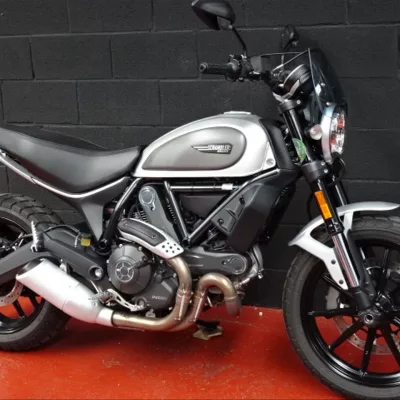 Moto Ducati segunda mano con garantía en Madrid con envío económico a toda la península
