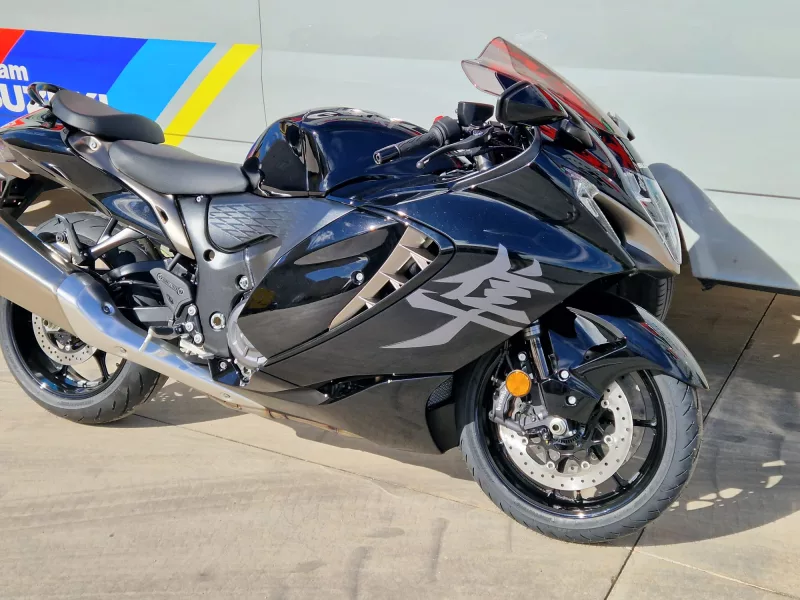 SUZUKI HAYABUSA 1300 - 2025 - COLOR NEGRO