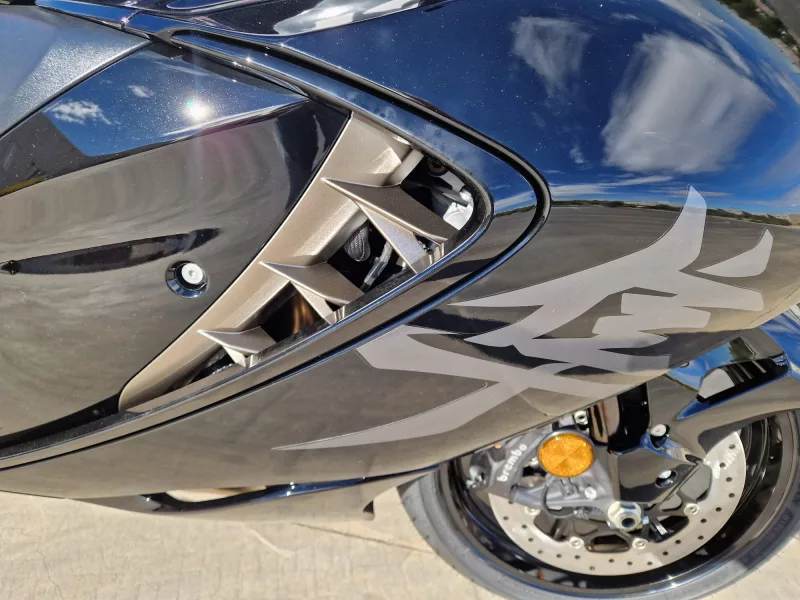 SUZUKI HAYABUSA 1300 - 2025 - COLOR NEGRO