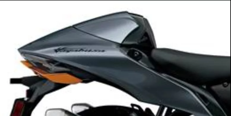 Suzuki Hayabusa 1300 2026 color gris metalizado. Tapa Colín cobertor de asiento monoplaza incluido de serie de regalo. Full Gas Motor Mejorada del Campo Madrid 