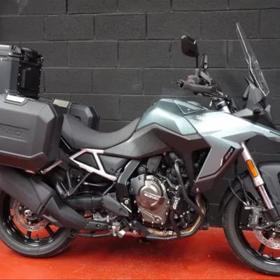 SUZUKI V-STROM 800 TECH 2024 – Sólo 9.000 km – Impecable