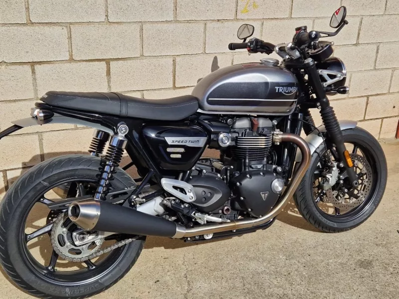 TRIUMPH Speed Twin 1200