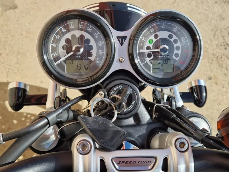 TRIUMPH Speed Twin 1200