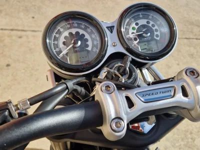 TRIUMPH Speed Twin 1200