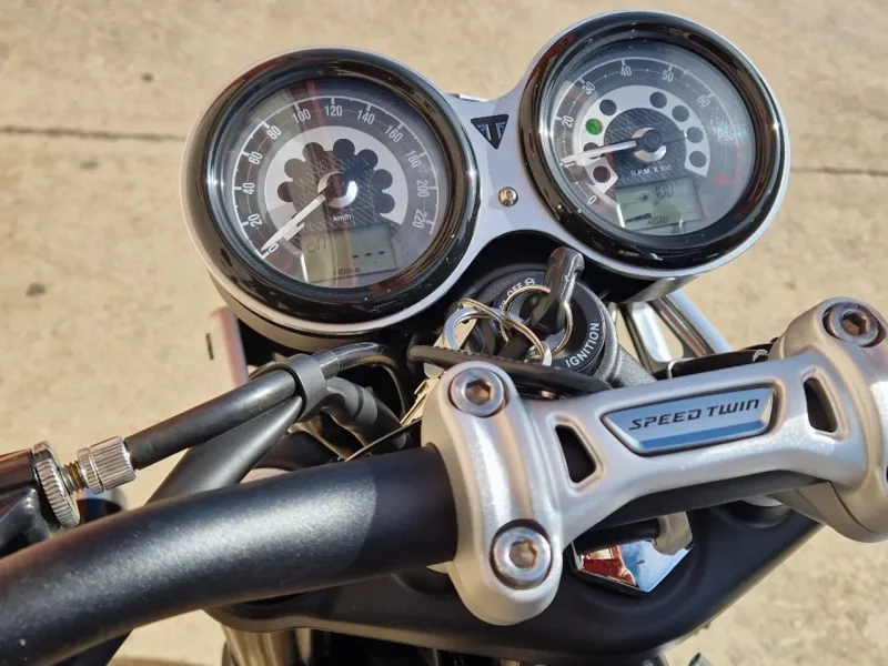 TRIUMPH Speed Twin 1200