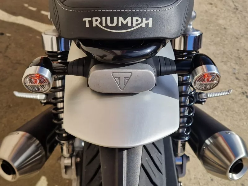 TRIUMPH Speed Twin 1200