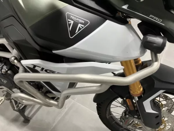 Moto trail TRIUMPH TIGER 900 Rally Pro 2025 con 7609 km. Garantía oficial. Muchos extras. Perfecto estado. Financiación disponible 186€/mes