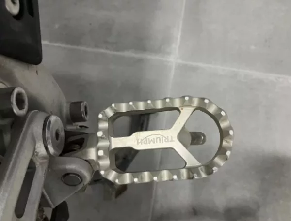 Moto trail TRIUMPH TIGER 900 Rally Pro 2025 con 7609 km. Garantía oficial. Muchos extras. Perfecto estado. Financiación disponible 186€/mes