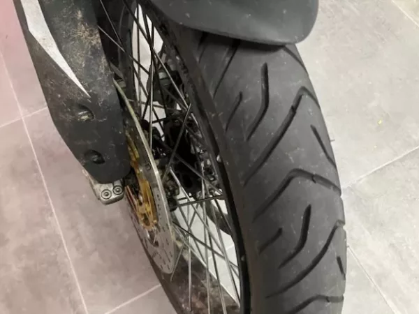 Moto trail TRIUMPH TIGER 900 Rally Pro 2025 con 7609 km. Garantía oficial. Muchos extras. Perfecto estado. Financiación disponible 186€/mes