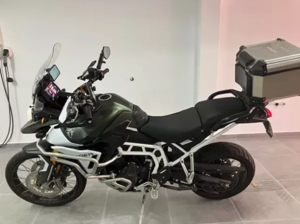 TRIUMPH TIGER 900 Rally Pro 2025 Moto trail con 7609 km. Garantía oficial. Muchos extras. Perfecto estado al mejor precio. Financiación disponible 186€/mes