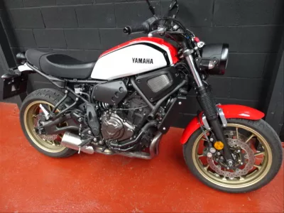 YAMAHA XSR700