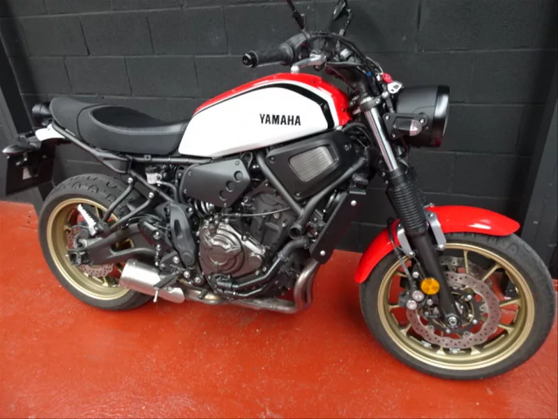YAMAHA XSR700