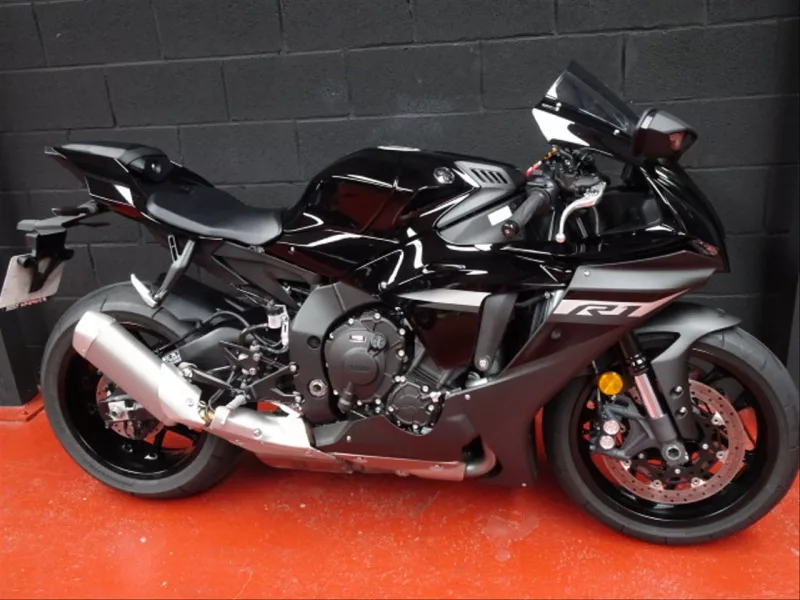 YAMAHA R1 2024