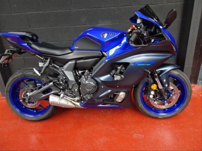 YAMAHA R7